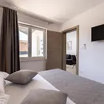 فيلة Ana تروغير