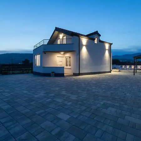 Ana 别墅 特罗吉尔