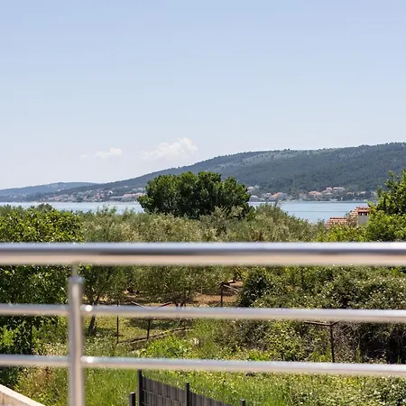 Ana * トロギール